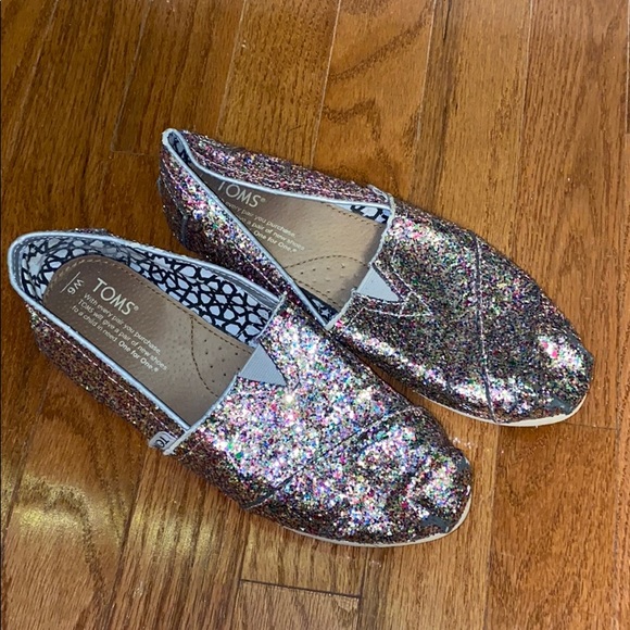 TOMS - Picture 2 of 2